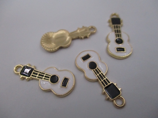 Charm Guitar 4pcs White